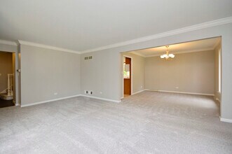 2025 Milton Ave in Park Ridge, IL - Foto de edificio - Building Photo