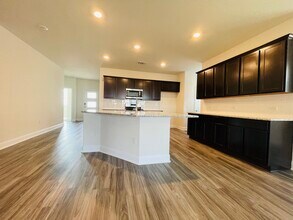 18021 Umberto Dr in Pflugerville, TX - Foto de edificio - Building Photo