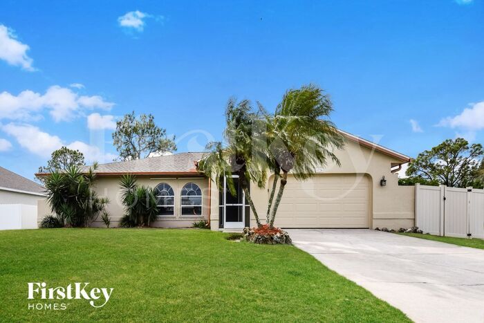 1724 NW 15th Terrace in Cape Coral, FL - Foto de edificio