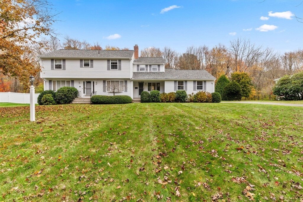 45 Stanford Dr in Westwood, MA - Building Photo