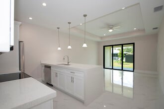 122 SE 12th Ter in Cape Coral, FL - Building Photo - Building Photo