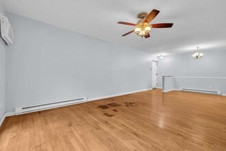 72 Buddington Rd in Groton, CT - Foto de edificio - Building Photo