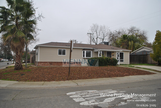 3901 Horton Ln in Carmichael, CA - Building Photo - Building Photo