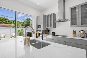 3331 SW 29th Terrace in Miami, FL - Building Photo - Building Photo