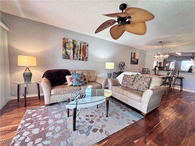 717 Landover Cir in Naples, FL - Building Photo - Building Photo