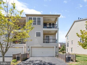 25813 Mews Terrace in South Riding, VA - Building Photo - Building Photo