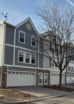 350 NE Sandalwood in Waukee, IA - Building Photo