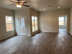 525 CR 306 in Jarrell, TX - Building Photo - Building Photo