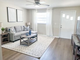 38548 Naomi Ave in Zephyrhills, FL - Building Photo