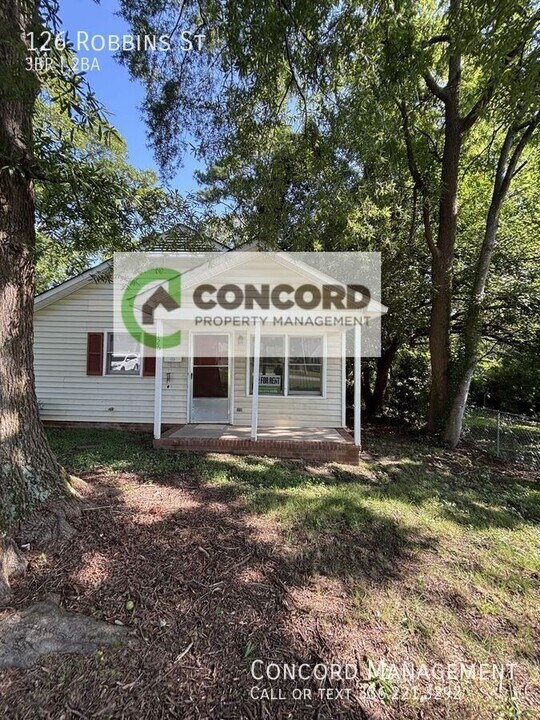 126 Robbins St in Greensboro, NC - Building Photo