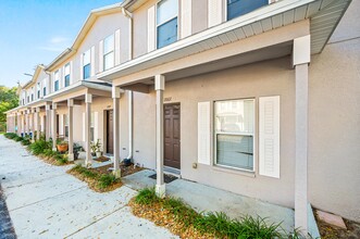 Peach Ave Townhomes in Seffner, FL - Building Photo - Building Photo