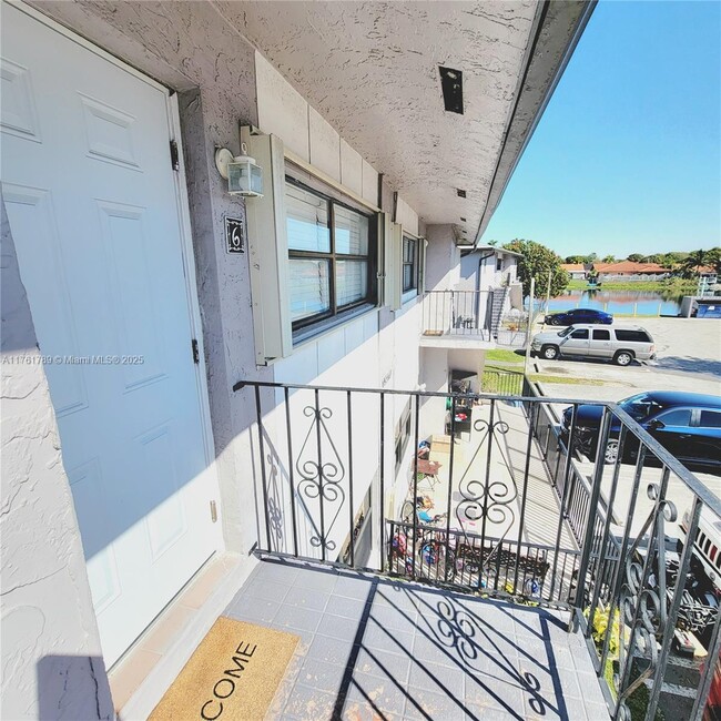 13271 SW 17th Ln in Miami, FL - Foto de edificio - Building Photo