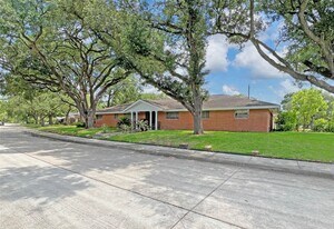 3641 Deal St in Houston, TX - Building Photo