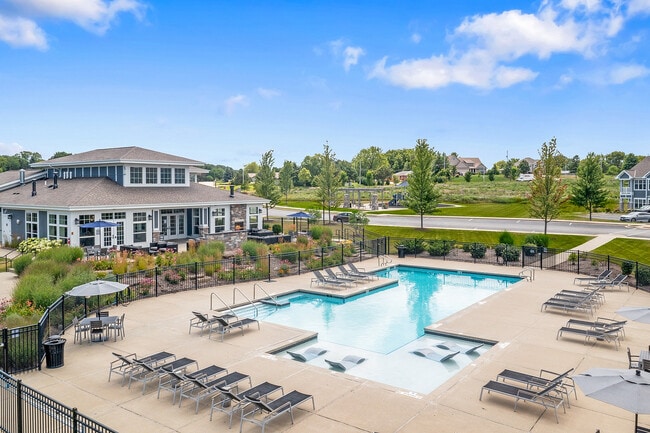 Drexel Ridge Apartments in Oak Creek, WI - Foto de edificio - Building Photo