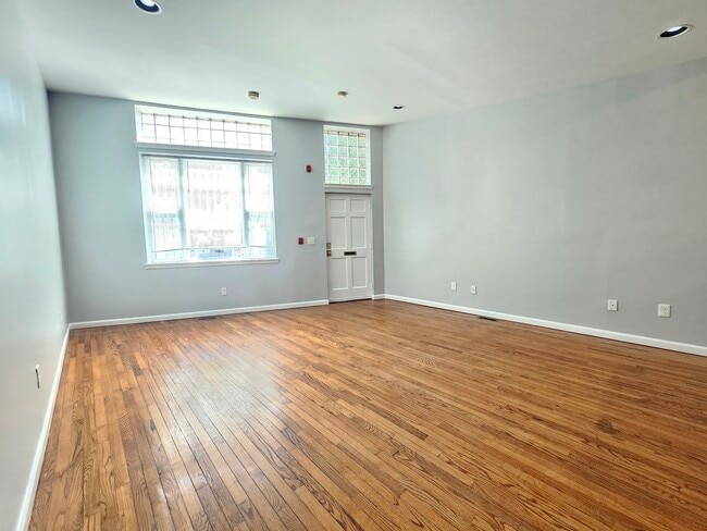 930 E Passyunk Ave, Unit 4 in Philadelphia, PA - Foto de edificio - Building Photo