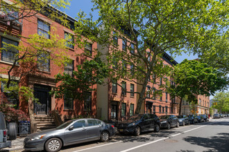 157 Kane St in Brooklyn, NY - Building Photo - Building Photo