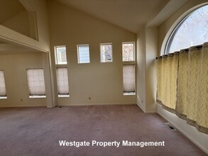 545 Almanor St in Petaluma, CA - Building Photo - Building Photo