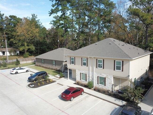 615 Hayman St in Huntsville, TX - Foto de edificio - Building Photo