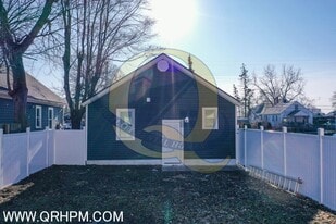 1349 James St in Burton, MI - Building Photo