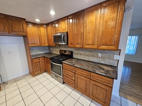 7632 Amazon Dr, Unit #1 in Huntington Beach, CA - Foto de edificio - Building Photo