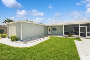 2180 Leisure Ln in Ft. Myers, FL - Building Photo