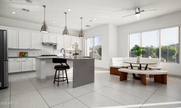 1705 W Parnell Dr in Phoenix, AZ - Building Photo - Building Photo