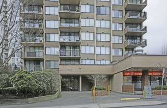 SALISBURY SQUARE in Burnaby, BC - Building Photo - Building Photo