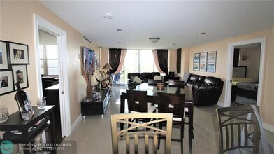 3499 Oaks Way in Pompano Beach, FL - Building Photo - Building Photo