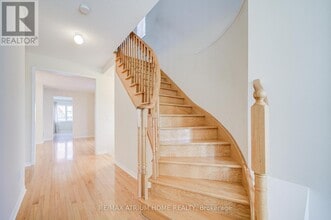 30 London Pride Dr in Richmond Hill, ON - Building Photo - Building Photo