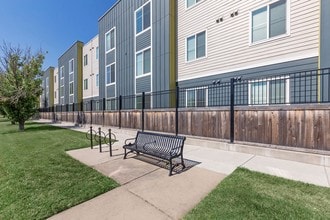 The Flats 324 in Wichita, KS - Foto de edificio - Building Photo