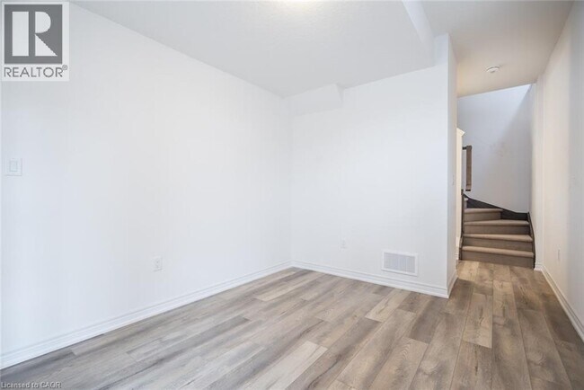 5000 Connor Dr in Beamsville, ON - Building Photo - Building Photo