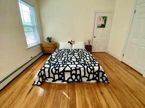 18 Fisk Pl, Unit 1 in Cambridge, MA - Building Photo - Building Photo