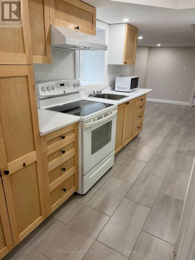 153 Queens Dr in Toronto, ON - Building Photo - Building Photo