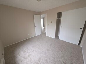 2410 S I St, Unit 3 in Tacoma, WA - Foto de edificio - Building Photo