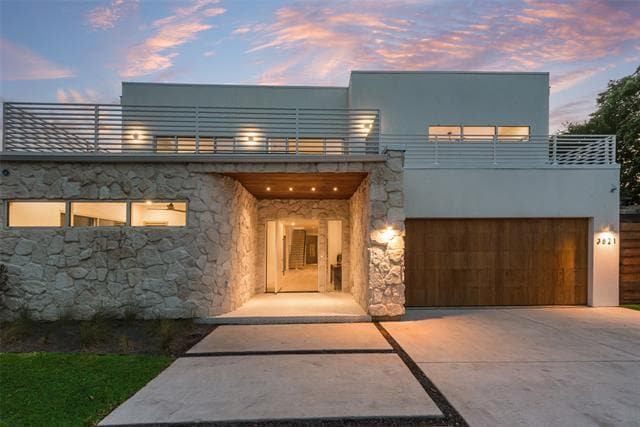 property at 3821 Beechwood Ln
