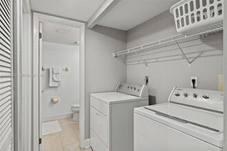 1054 Lotus Cove Ct in Altamonte Springs, FL - Building Photo - Building Photo