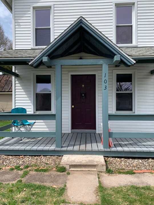 103 Green St in Muncy, PA - Building Photo