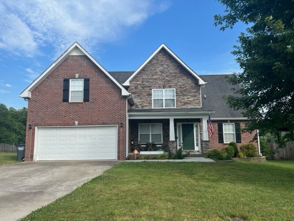 849 E Accipiter Cir in Clarksville, TN - Building Photo