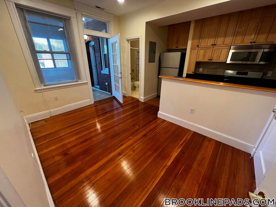 191 Winthrop Rd in Brookline, MA - Building Photo