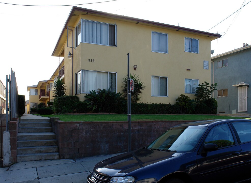 936 W Beach Ave in Inglewood, CA - Foto de edificio