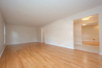 1813 Crossgate Ln in Louisville, KY - Building Photo - Building Photo