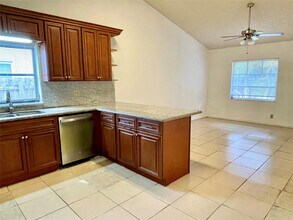 9133 NW 48th St in Sunrise, FL - Building Photo - Building Photo