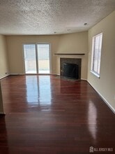92 Gate House Ln in Edison, NJ - Building Photo - Building Photo