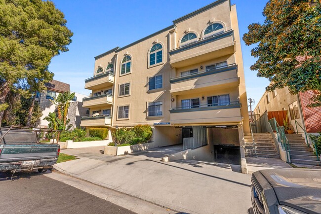 property at 4426 Ventura Canyon Ave