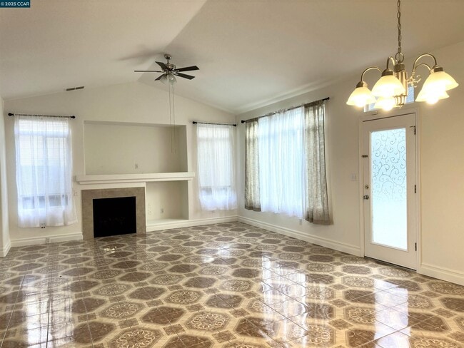 111 Steinbeck Ct in Pittsburg, CA - Building Photo - Building Photo