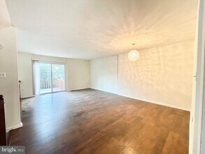 509 Dakota Dr in Herndon, VA - Building Photo - Building Photo