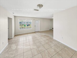 2630 NW 83rd Ave in Sunrise, FL - Foto de edificio - Building Photo