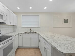 1008 Meadows Ave-Unit -B in Orlando, FL - Building Photo - Building Photo