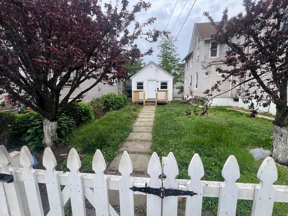 50 Herbert St in Red Bank, NJ - Building Photo