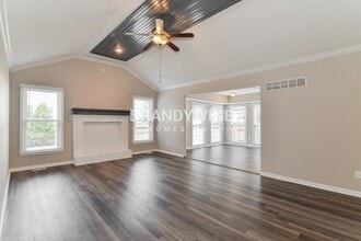 1120 NE Ridgeview Dr in Lee's Summit, MO - Building Photo - Building Photo